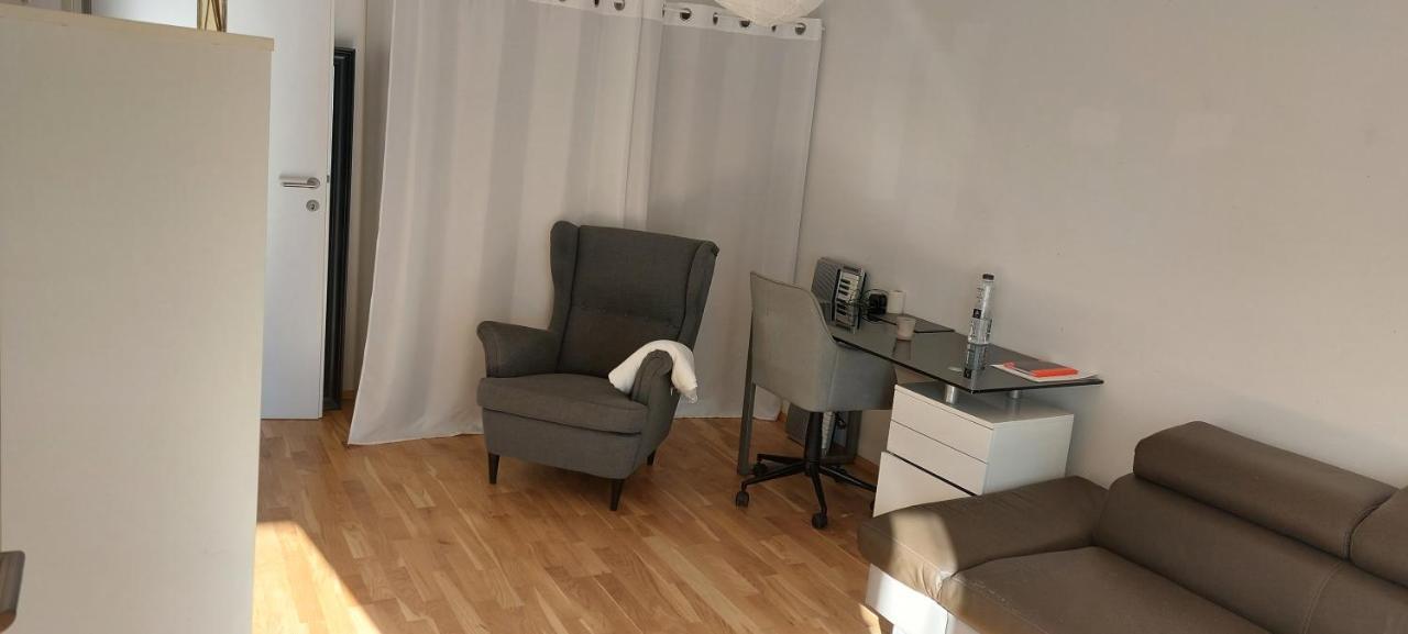 Schone Wohnung Mit Balkon Viena Exterior foto